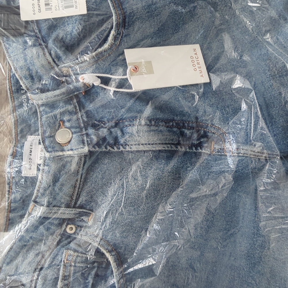Good American Good Ease Petite Relaxed Jeans- 10/30 - Picture 4 of 14